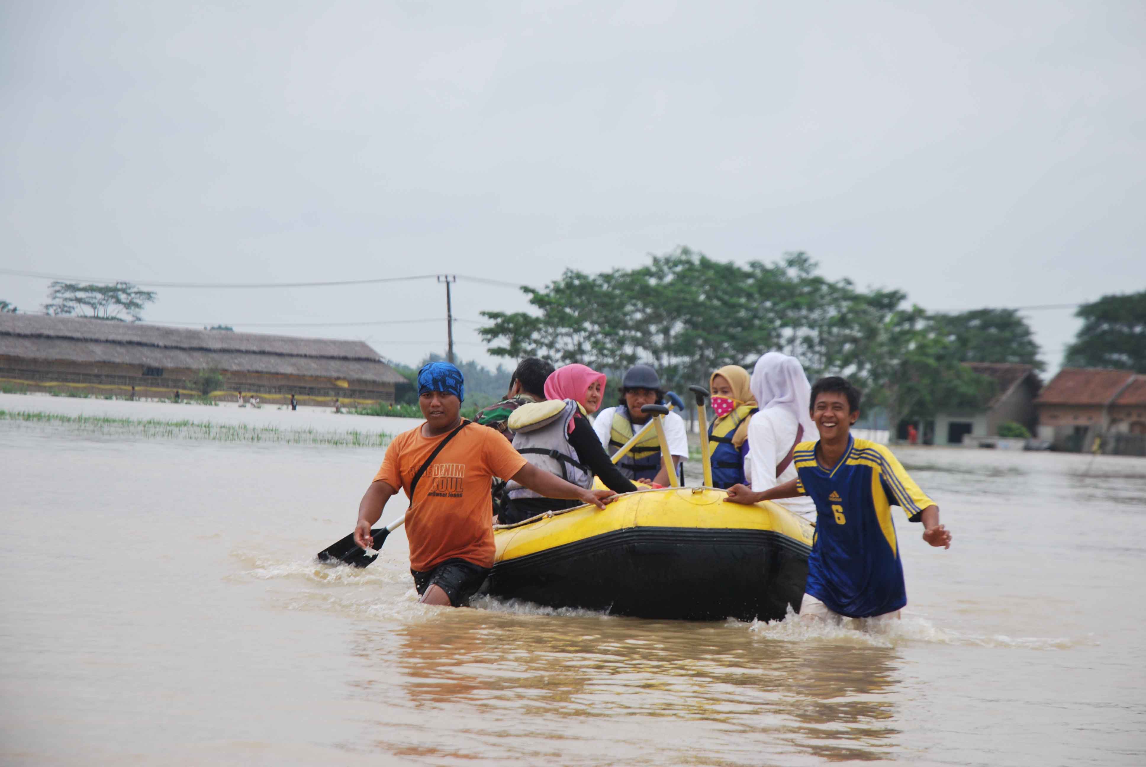 Dokumentasi Tanggap Bencana Banjir Jakarta 2013 — Jakarta #10