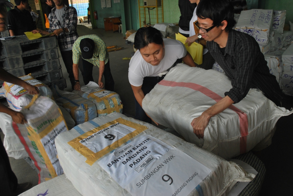 Dokumentasi Tanggap Bencana Banjir Bandang Padang — Padang #1