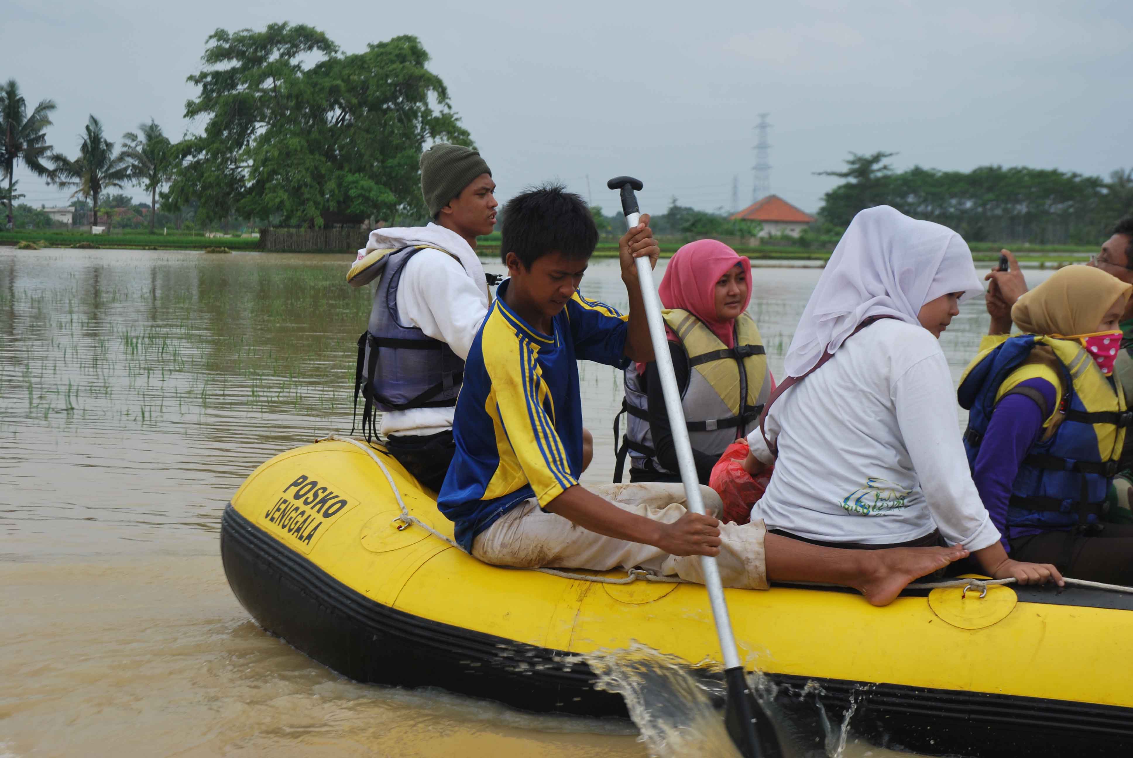 Dokumentasi Tanggap Bencana Banjir Jakarta 2013 — Jakarta #9