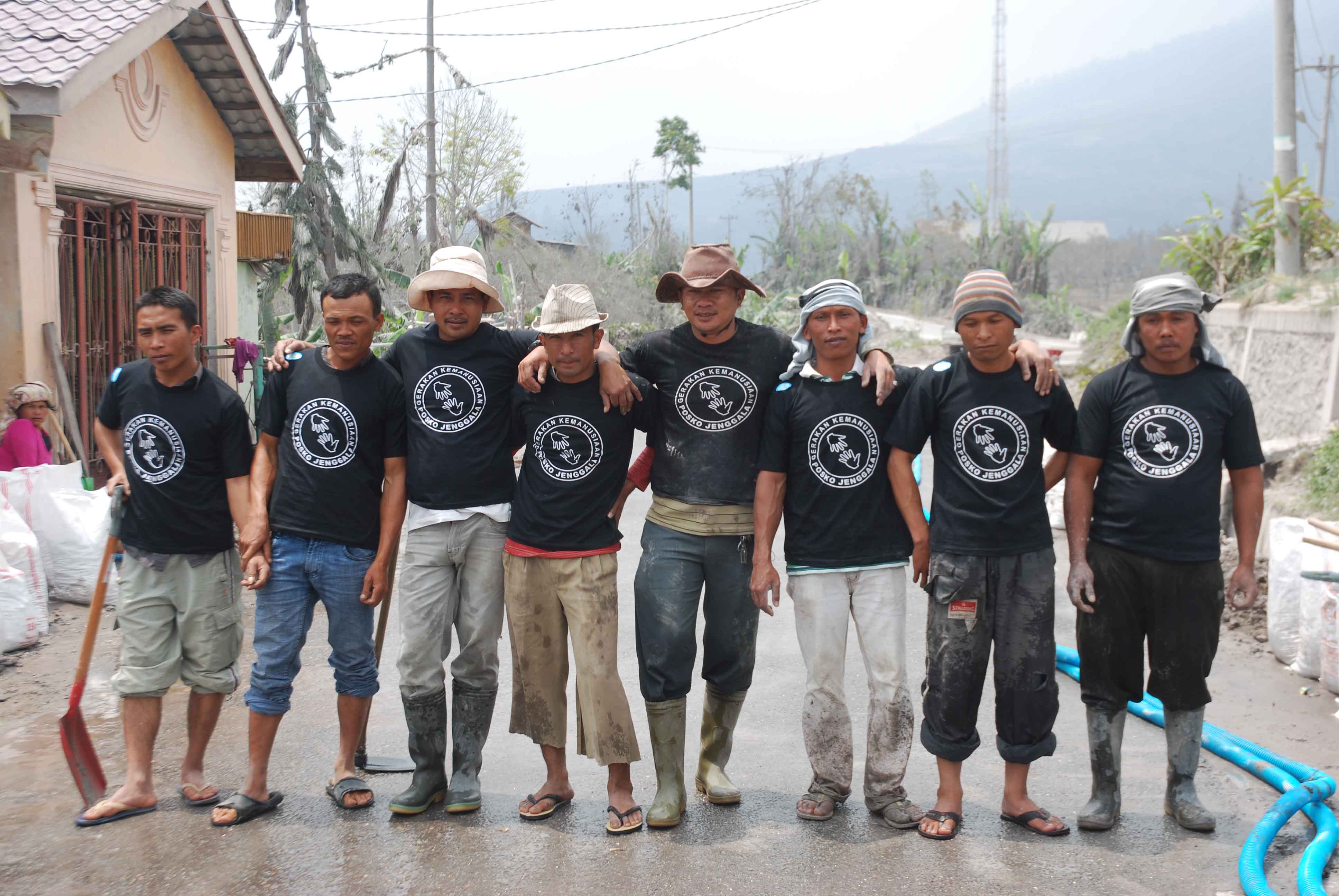 Dokumentasi Bantuan Bahan Pokok untuk Pengungsi Sinabung, Tanah Karo — Kabupaten Tanah Karo #3