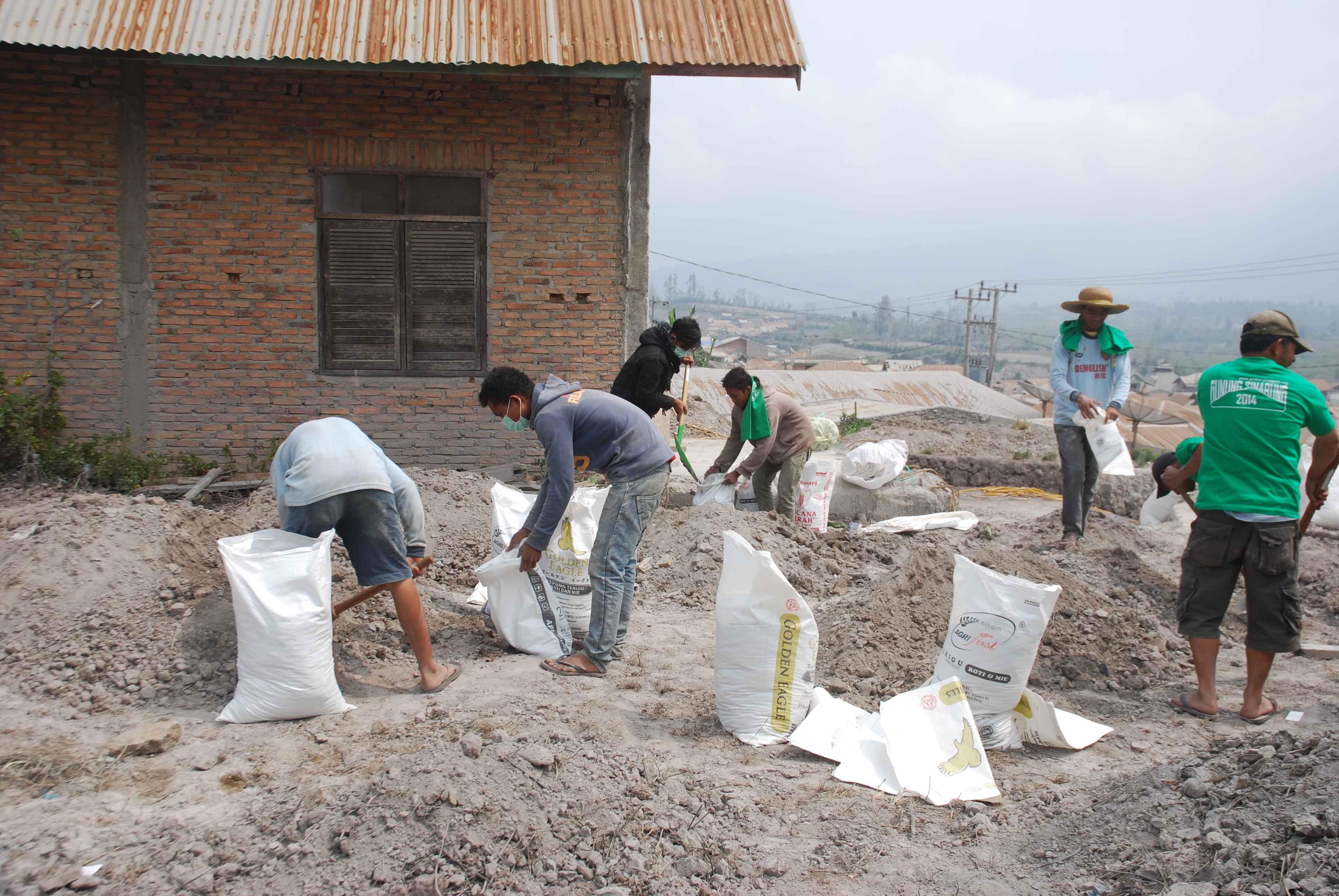 Dokumentasi Bantuan Zakat untuk Pengungsi Sinabung — Kabupaten Karo #2